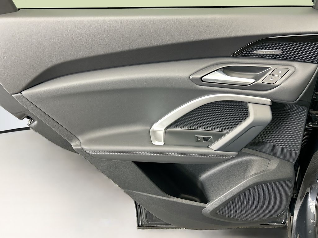 Thumbnail: 2025 Audi Q5 - 25