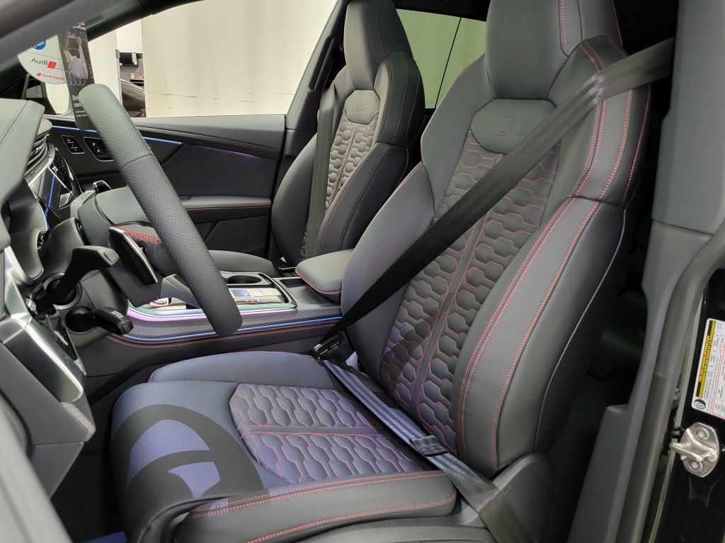 Thumbnail: 2026 Audi RS Q8 - 26