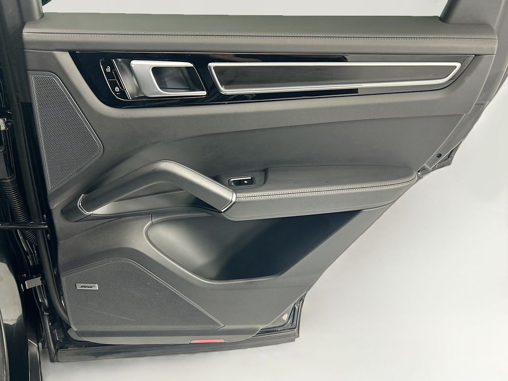 Thumbnail: 2021 Porsche Cayenne - 27