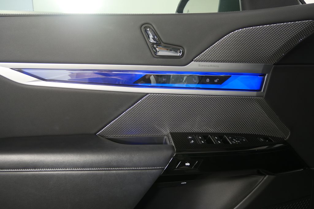 Thumbnail: 2023 BMW 7 Series - 8