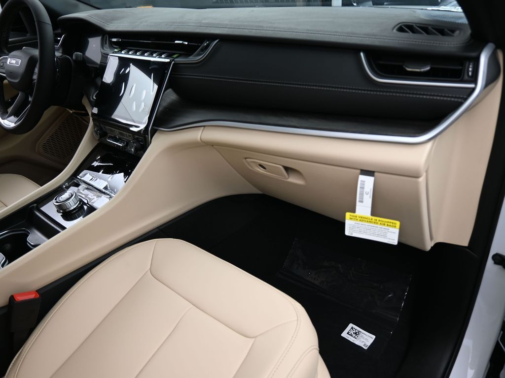 New 2025 Bright White Clearcoat Jeep Limited image 39