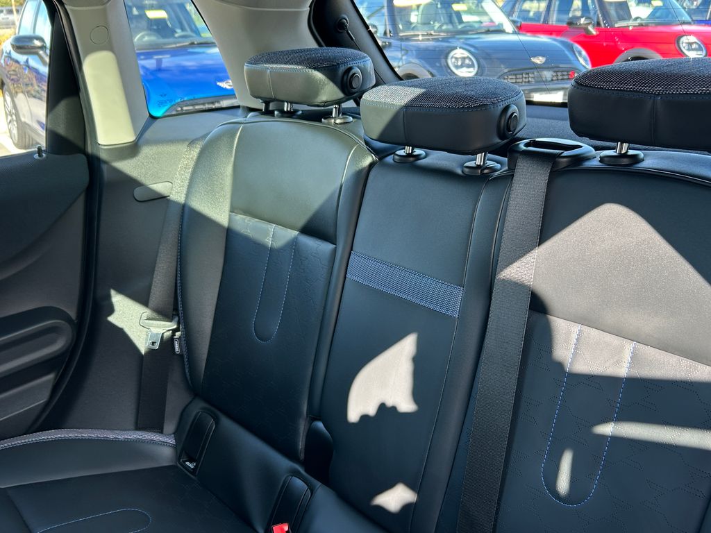 Thumbnail: 2025 MINI Cooper - 31