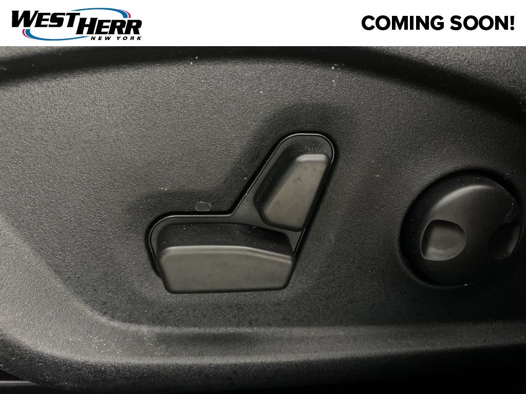 Used 2022 Gray Jeep Latitude image 14