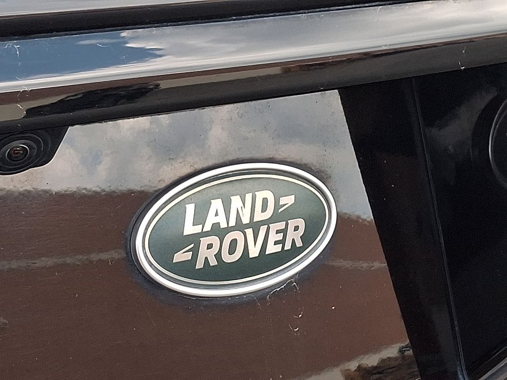 Thumbnail: 2018 Land Rover Discovery Sport - 28