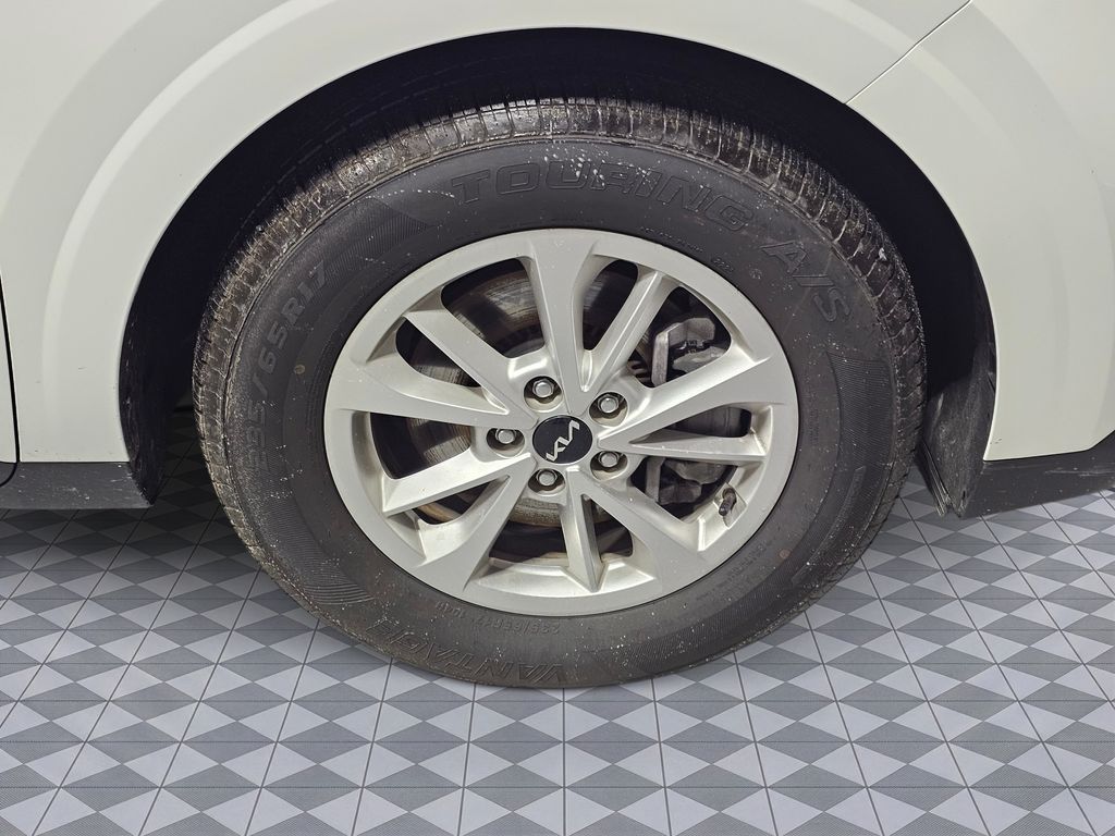 Used 2024 White Kia LX image 12