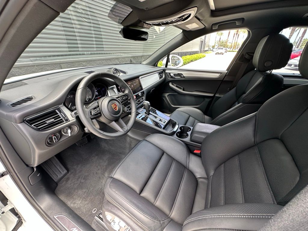 2025 Porsche Macan S 4