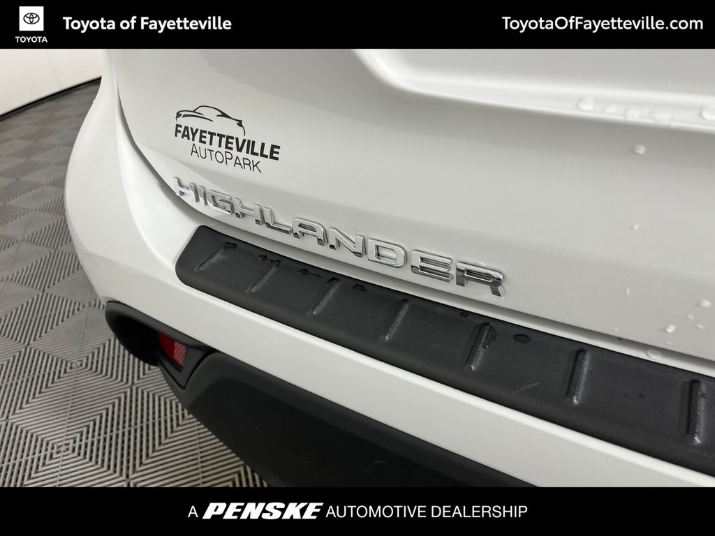 Thumbnail: 2022 Toyota Highlander - 3