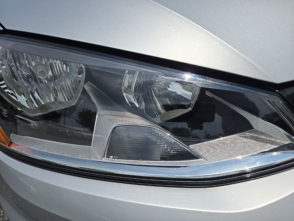 Thumbnail: 2016 Volkswagen e-Golf - 13