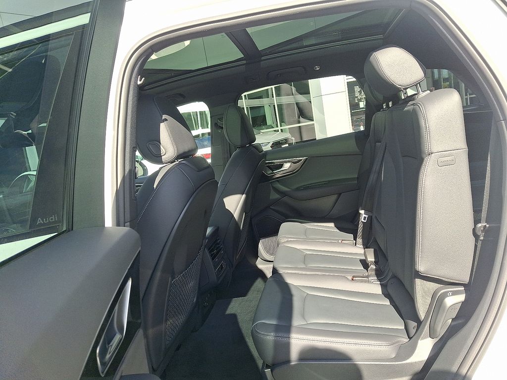Thumbnail: 2026 Audi Q7 - 7