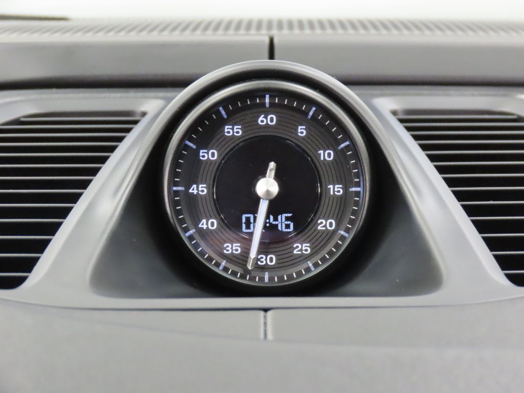 Thumbnail: 2024 Porsche Macan - 27