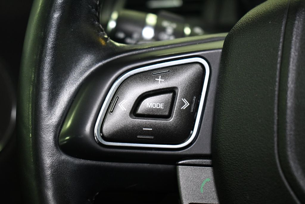 Thumbnail: 2017 Land Rover Range Rover Evoque - 19