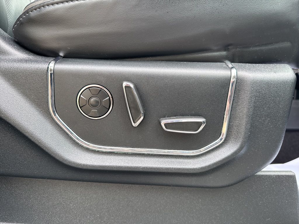 2016 Ford F-150 Platinum photo