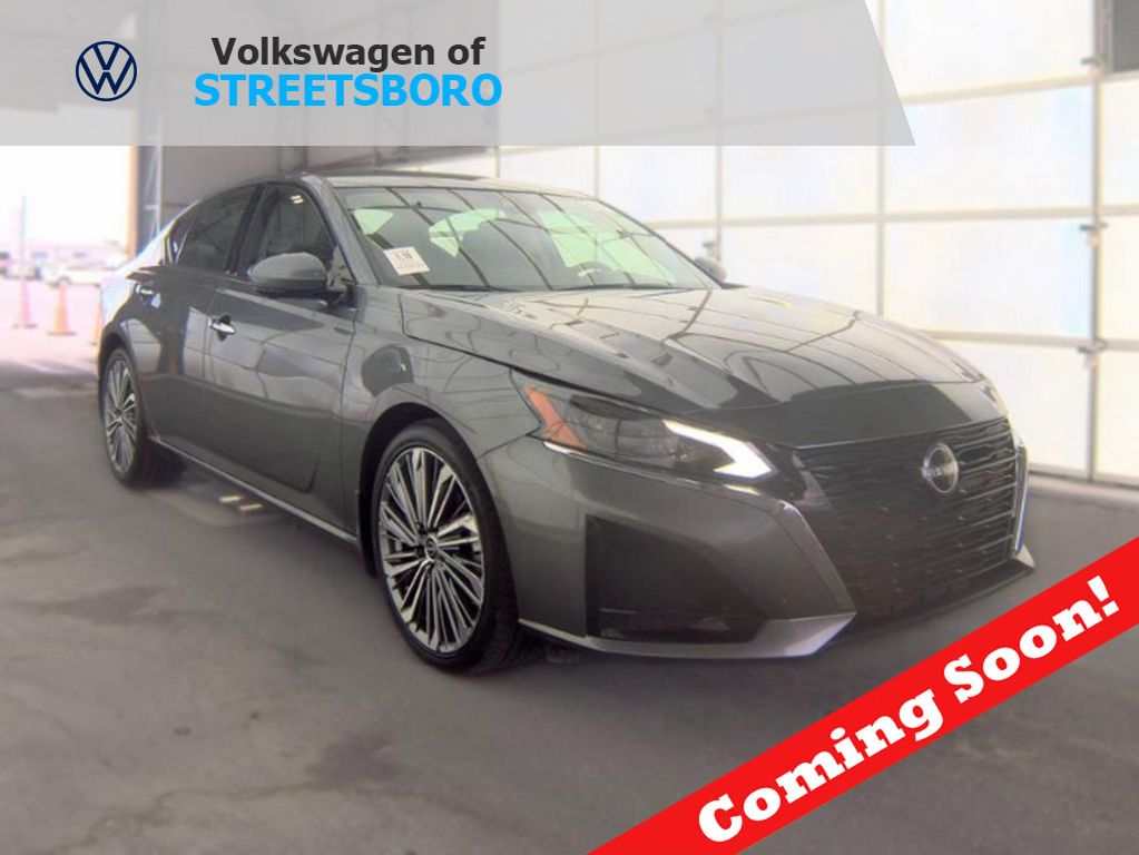 Gray (Gun Metallic) 2023 Nissan Altima Sedan Front-Wheel Drive Continuously Variable Transmission