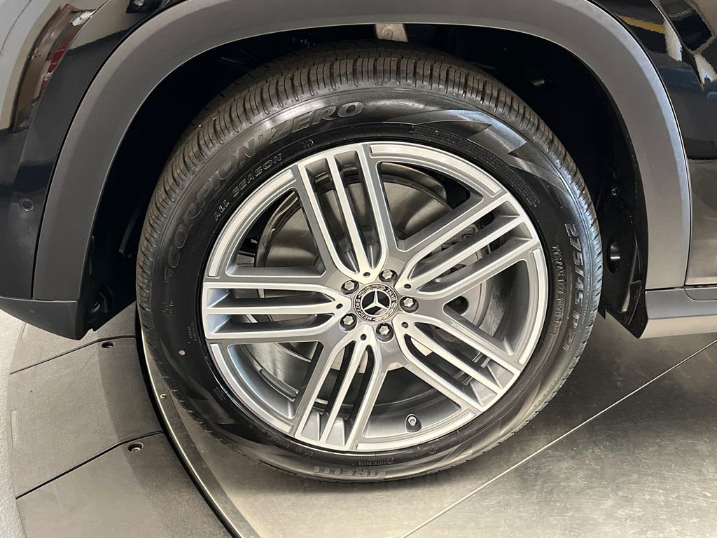 2025 Mercedes-Benz GLS 450 4MATIC 10