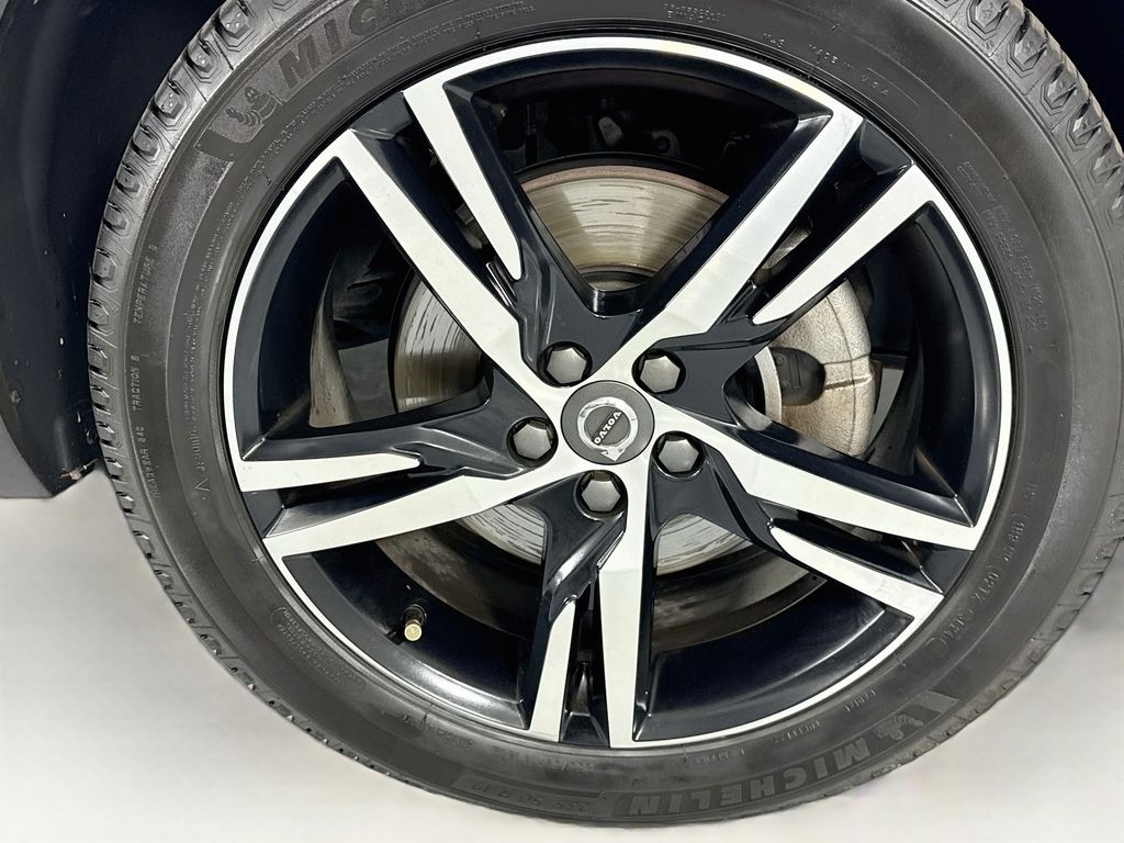 Thumbnail: 2019 Volvo XC40 - 32