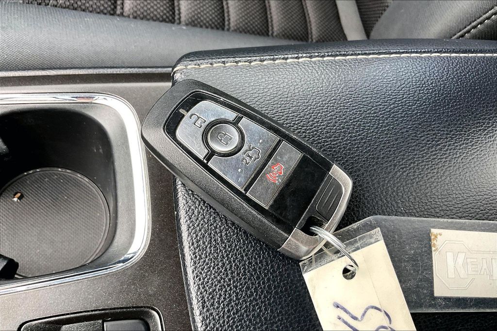 Used 2017 Ford Fusion SE 4D Sedan