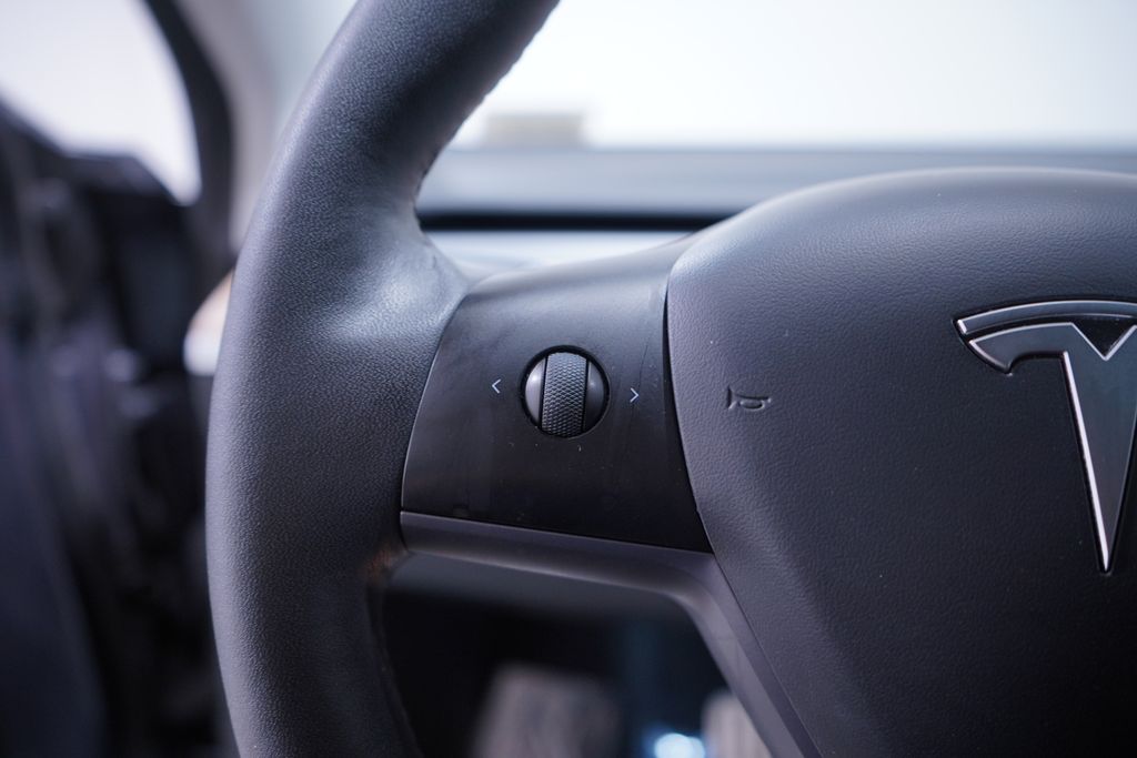 Thumbnail: 2023 Tesla Model 3 - 18