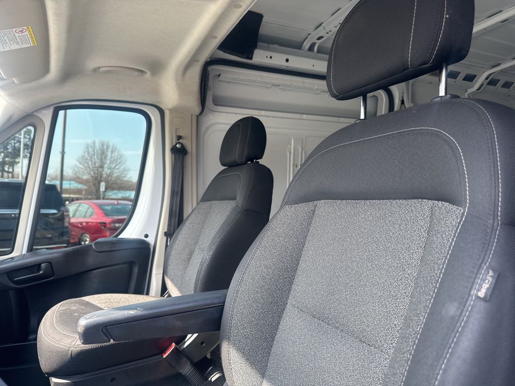 Used 2019 White Ram Base image 14