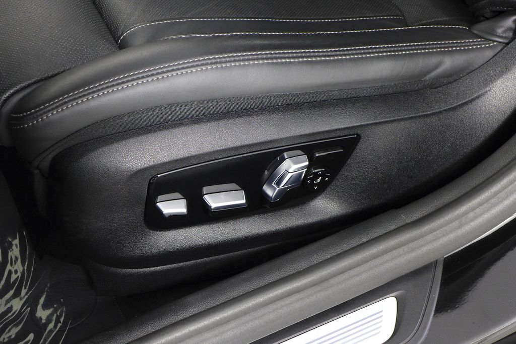 Thumbnail: 2022 BMW 5 Series - 22