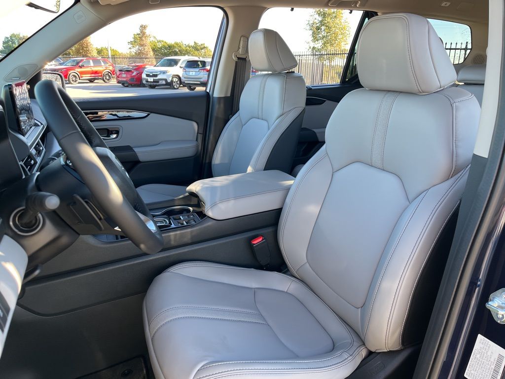 Thumbnail: 2025 Honda Pilot - 13