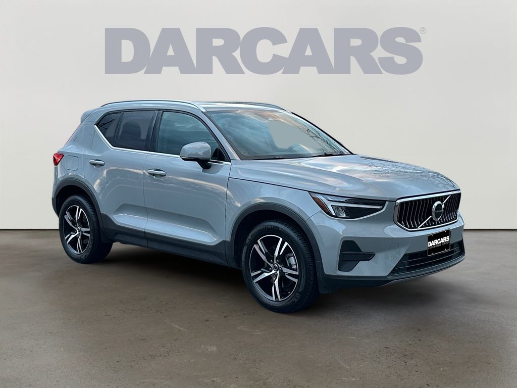 2025 Volvo XC40 B5 Core Bright Theme AWD