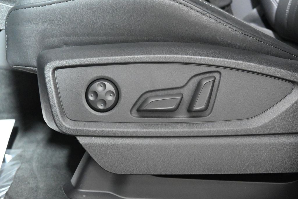 2025 Audi Q5 e Premium Plus 32