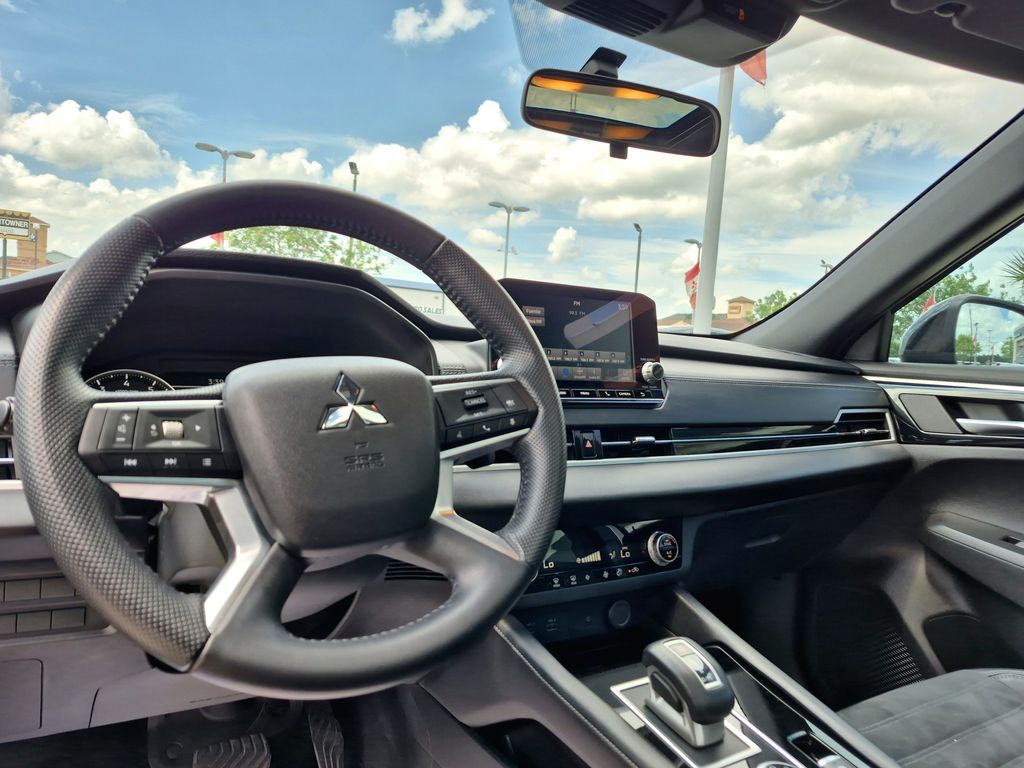 2022 Mitsubishi Outlander SE Launch Edition Gray at North Houston Mitsubishi