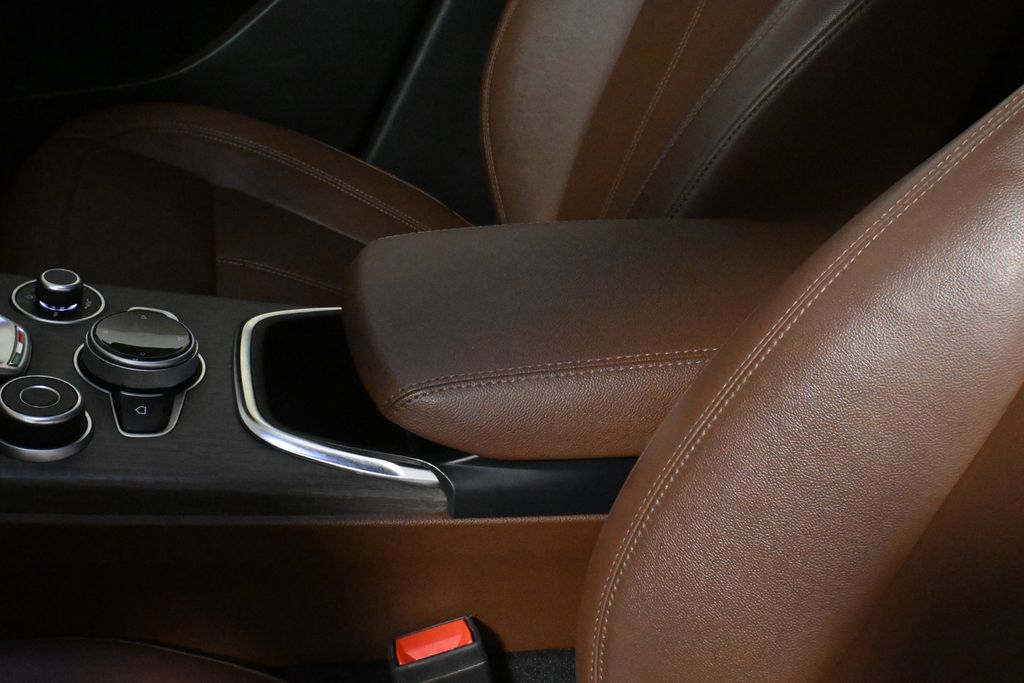 2021 Alfa Romeo Stelvio  28
