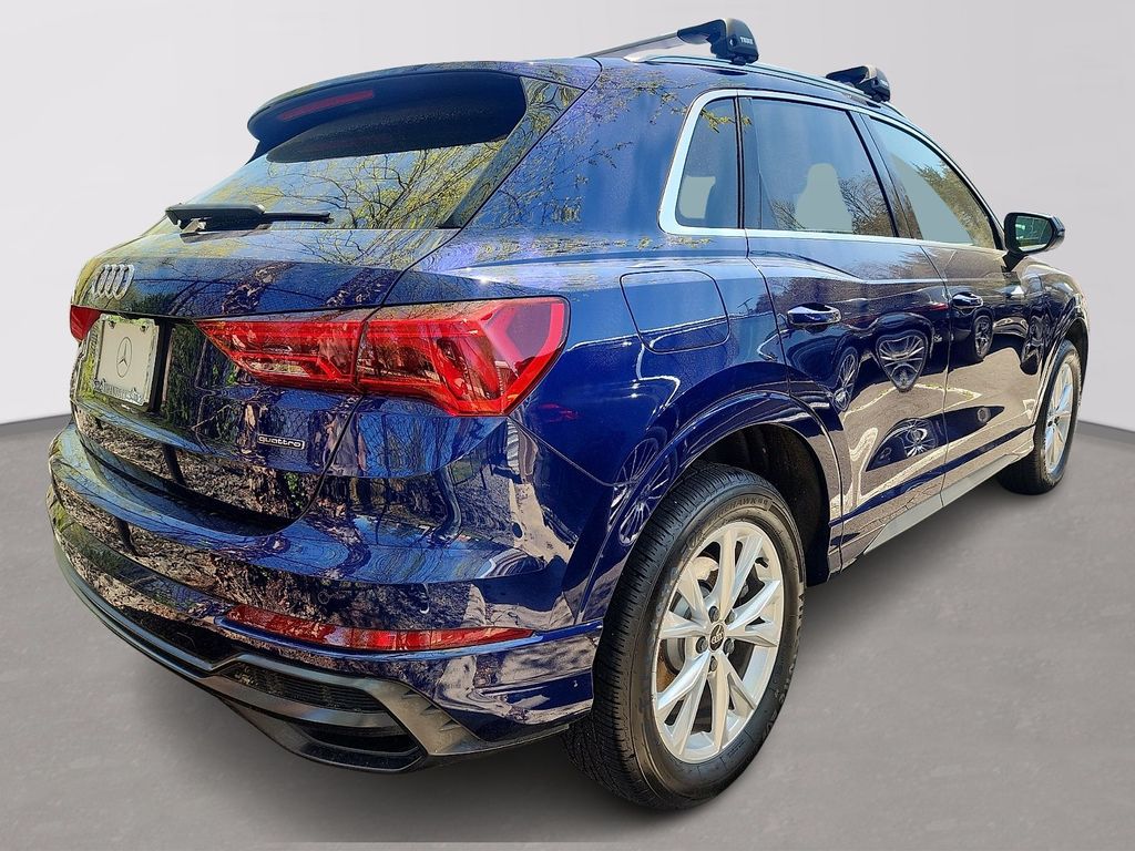 Thumbnail: 2022 Audi Q3 - 4