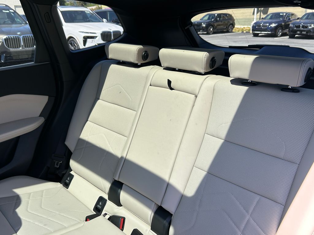 2025 BMW X1 xDrive28i 32