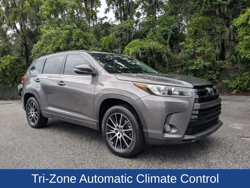 2017 Toyota Highlander SE