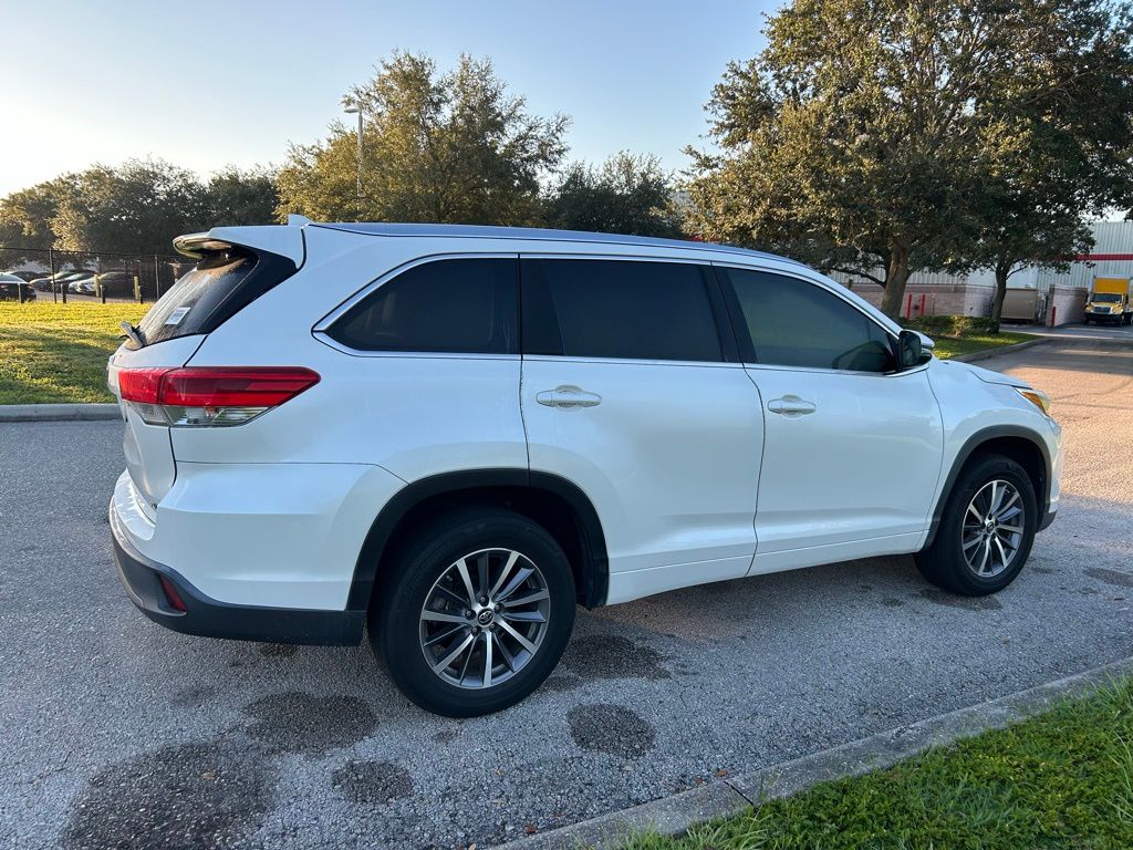 Thumbnail: 2017 Toyota Highlander - 5