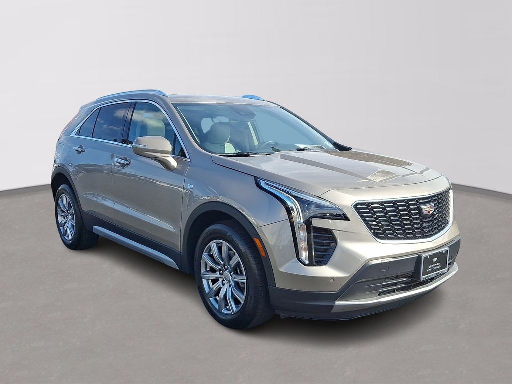 Thumbnail: 2023 Cadillac XT4 - 3