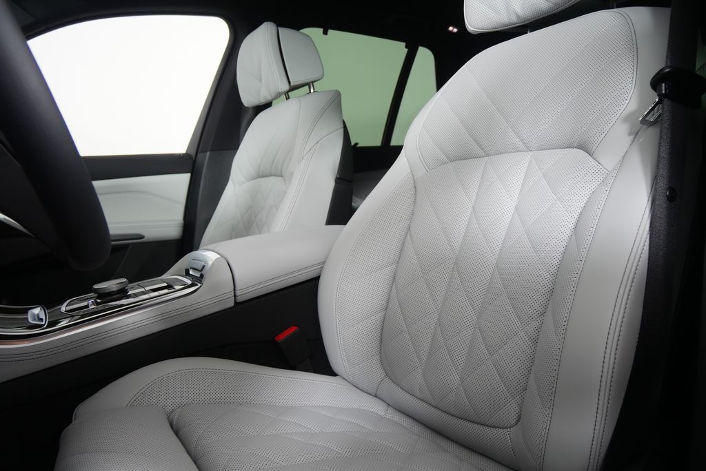 Thumbnail: 2026 BMW X5 - 11