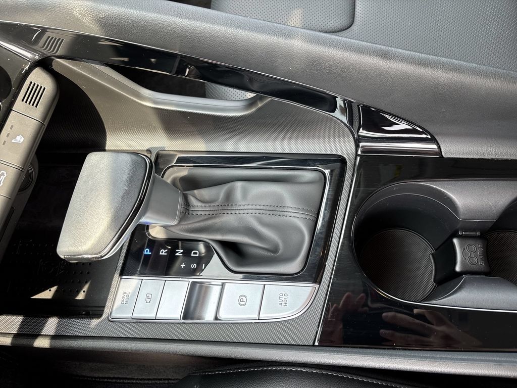 Used 2023 Metal Hyundai Limited image 23