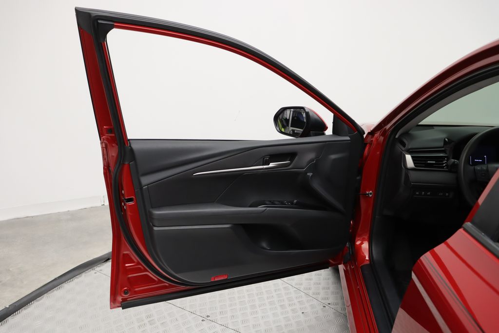 2025 Toyota Camry LE 16