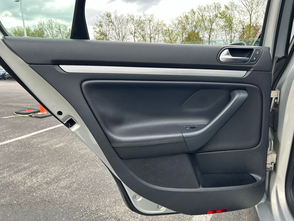 2010 Volkswagen Jetta Limited Edition 21