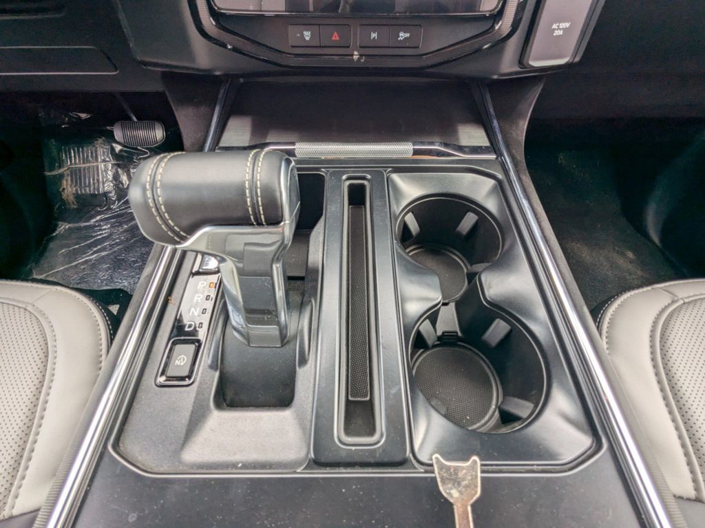 2025 Ford F-150 Lightning Platinum