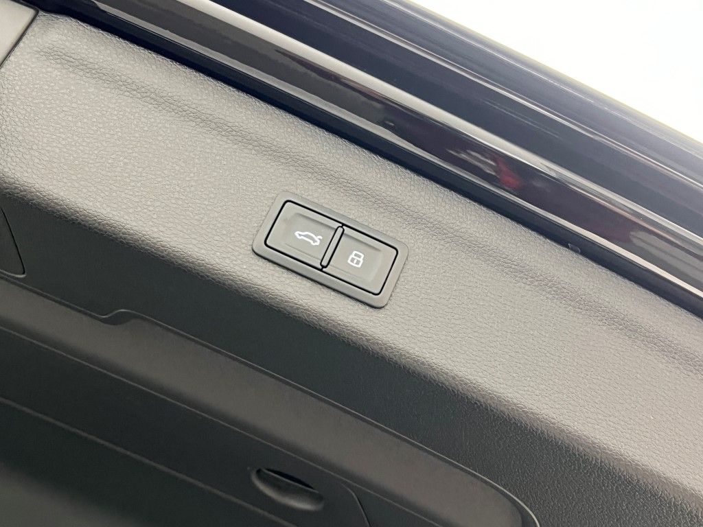 Thumbnail: 2025 Audi Q3 - 11