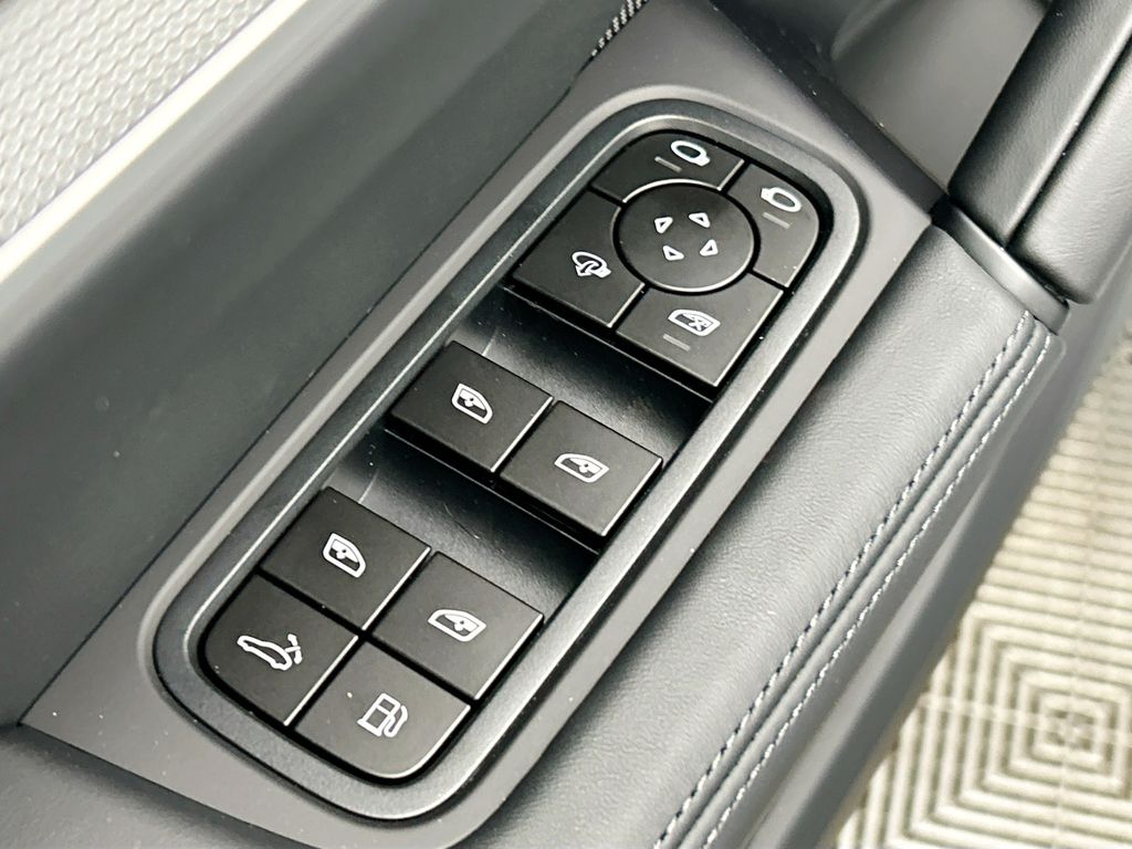 Thumbnail: 2026 Porsche Cayenne - 24