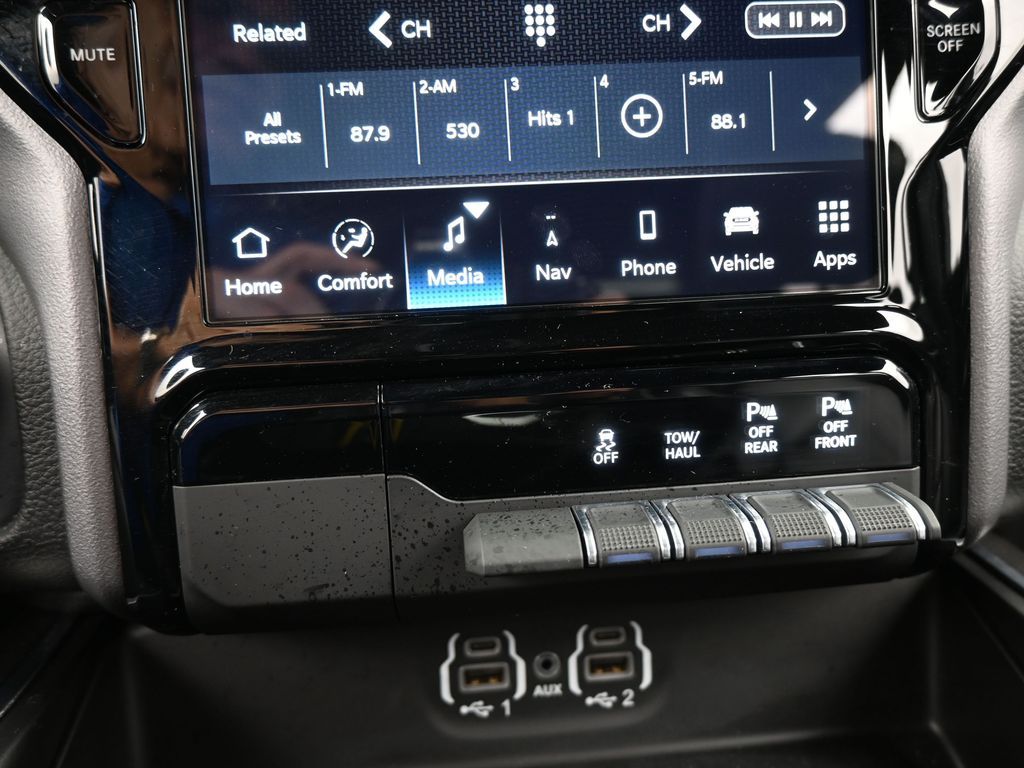 Used 2023 Diamond Black Crystal Pearlcoat Ram Laramie image 27