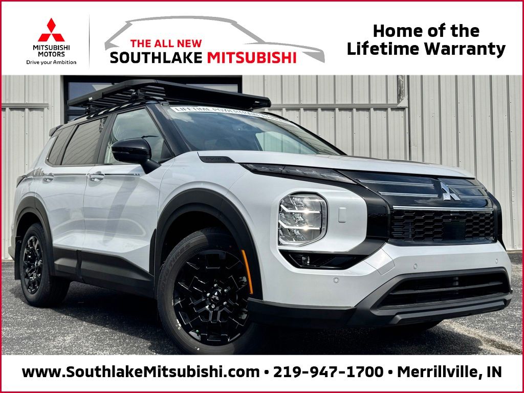 Diamond White 2026 Mitsubishi Outlander SUV / Crossover All-Wheel Drive Continuously Variable Transmission