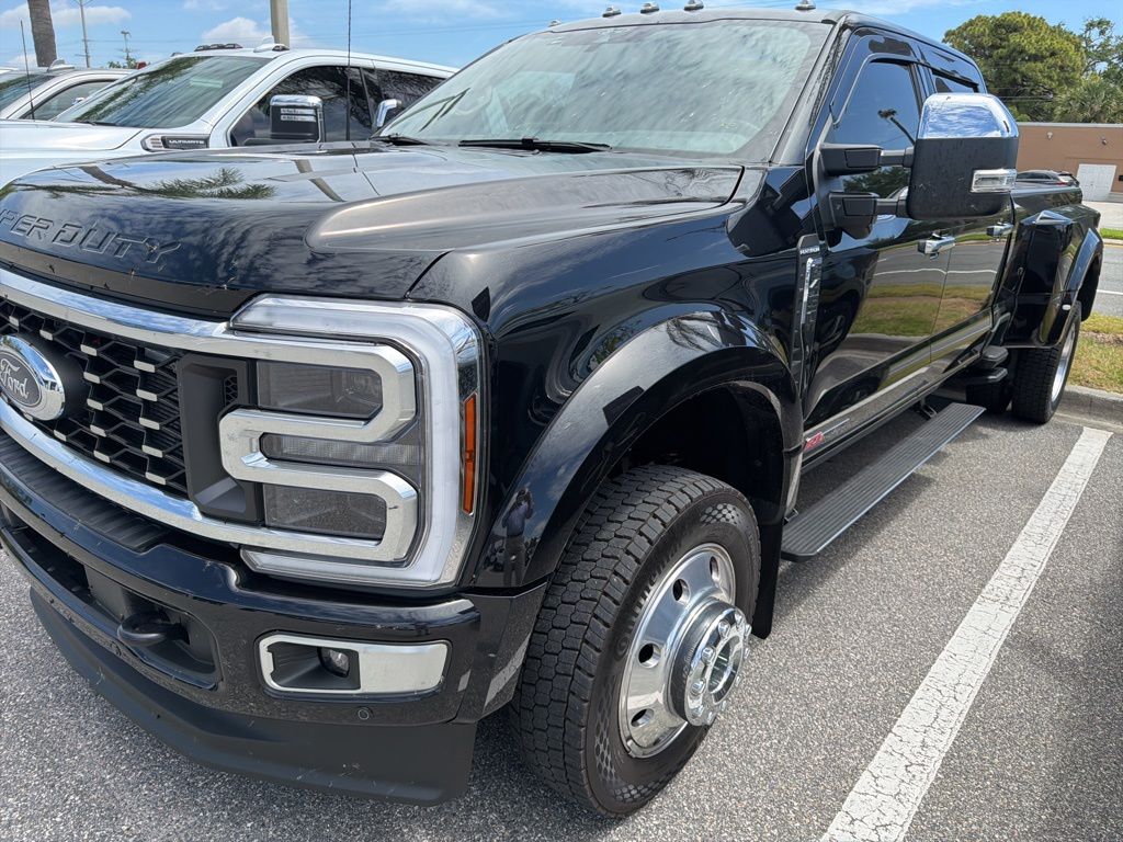 2025 Ford F-450 Super Duty Platinum Crew Cab LB DRW 4WD