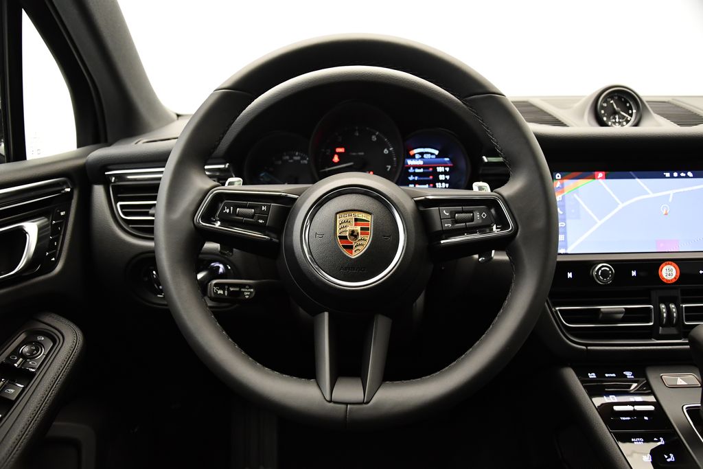 Thumbnail: 2025 Porsche Macan - 21