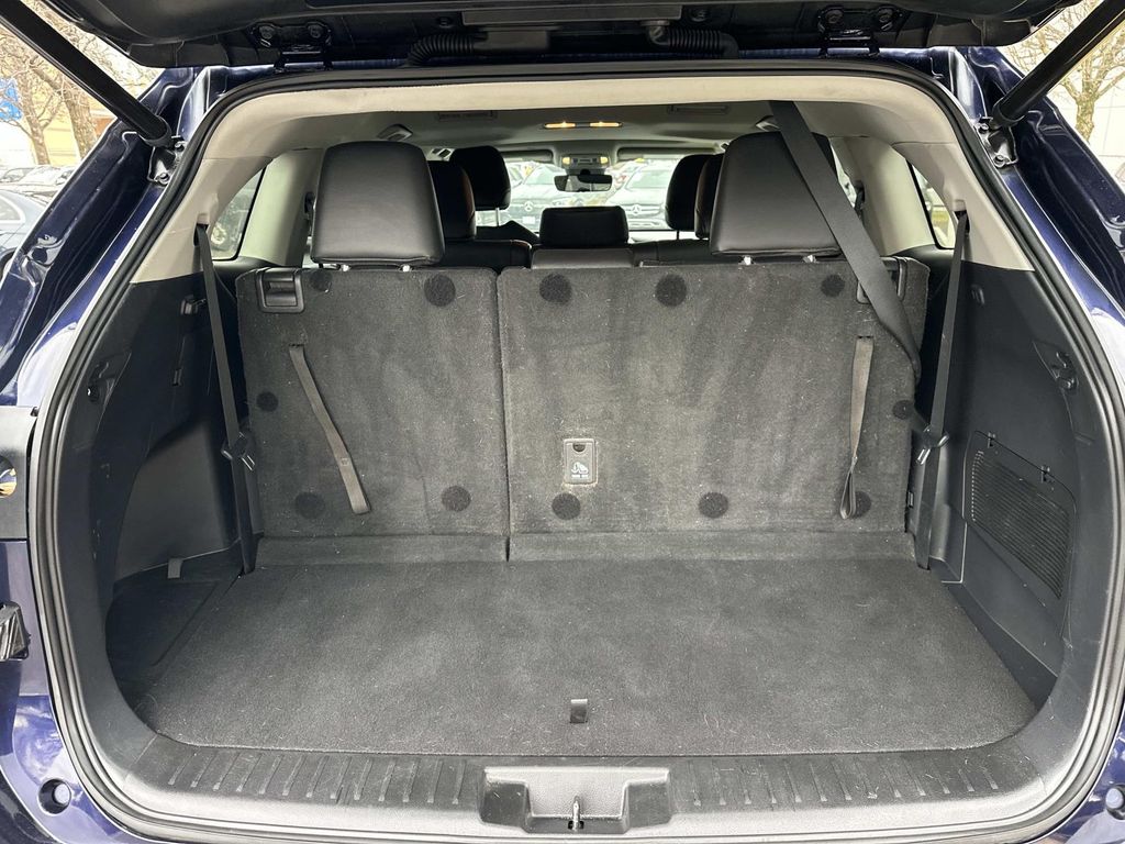 Thumbnail: 2021 Toyota Highlander - 24