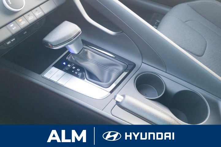 2025 Hyundai Elantra SE photo 22