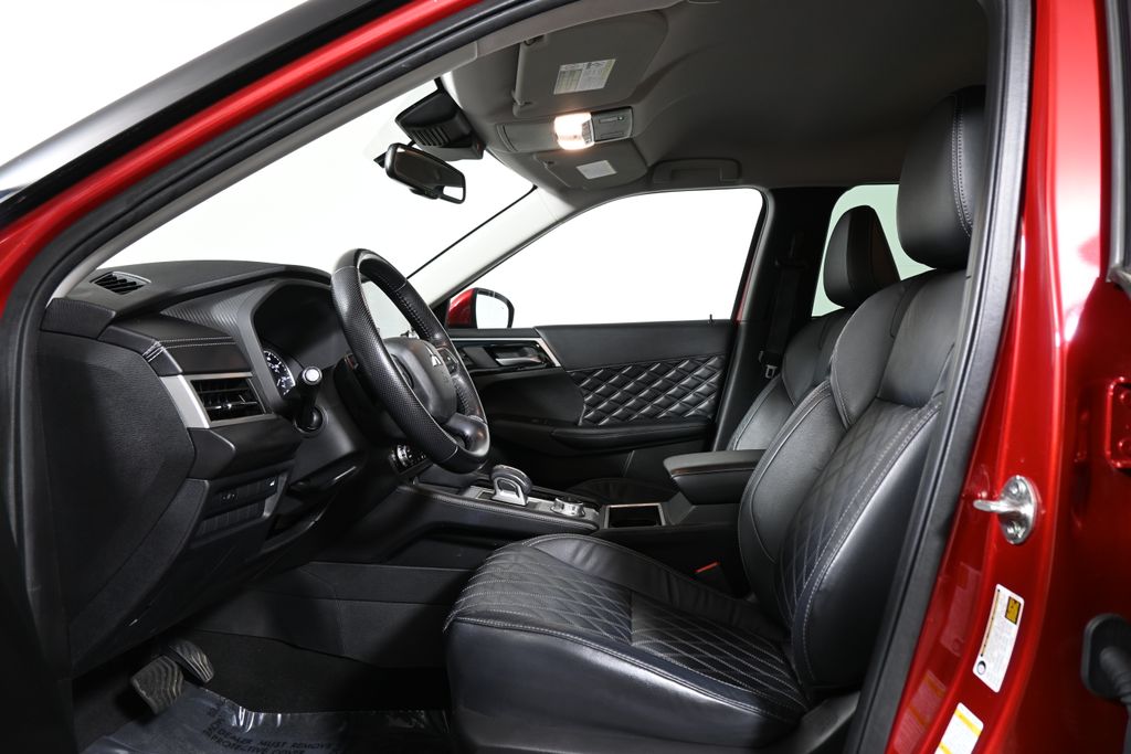 Thumbnail: 2022 Mitsubishi Outlander - 3