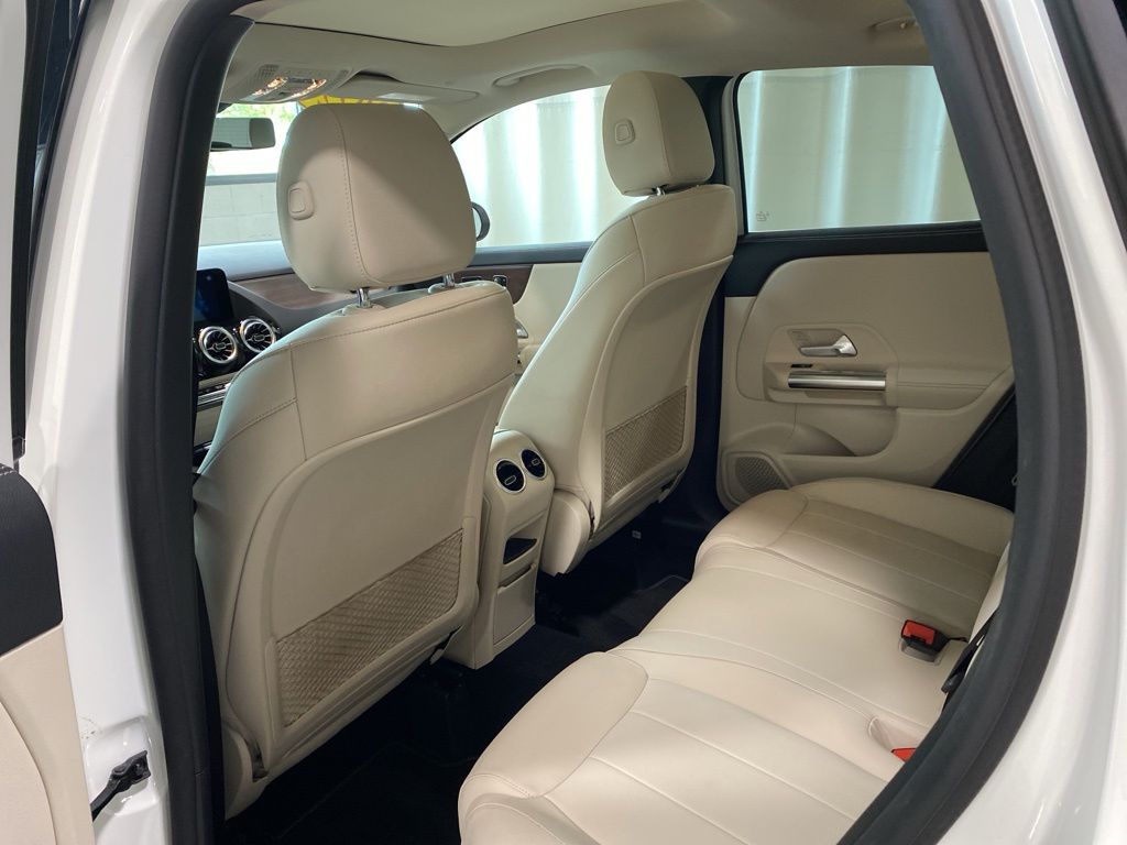 Used 2022 White Mercedes-Benz GLA 250 image 15