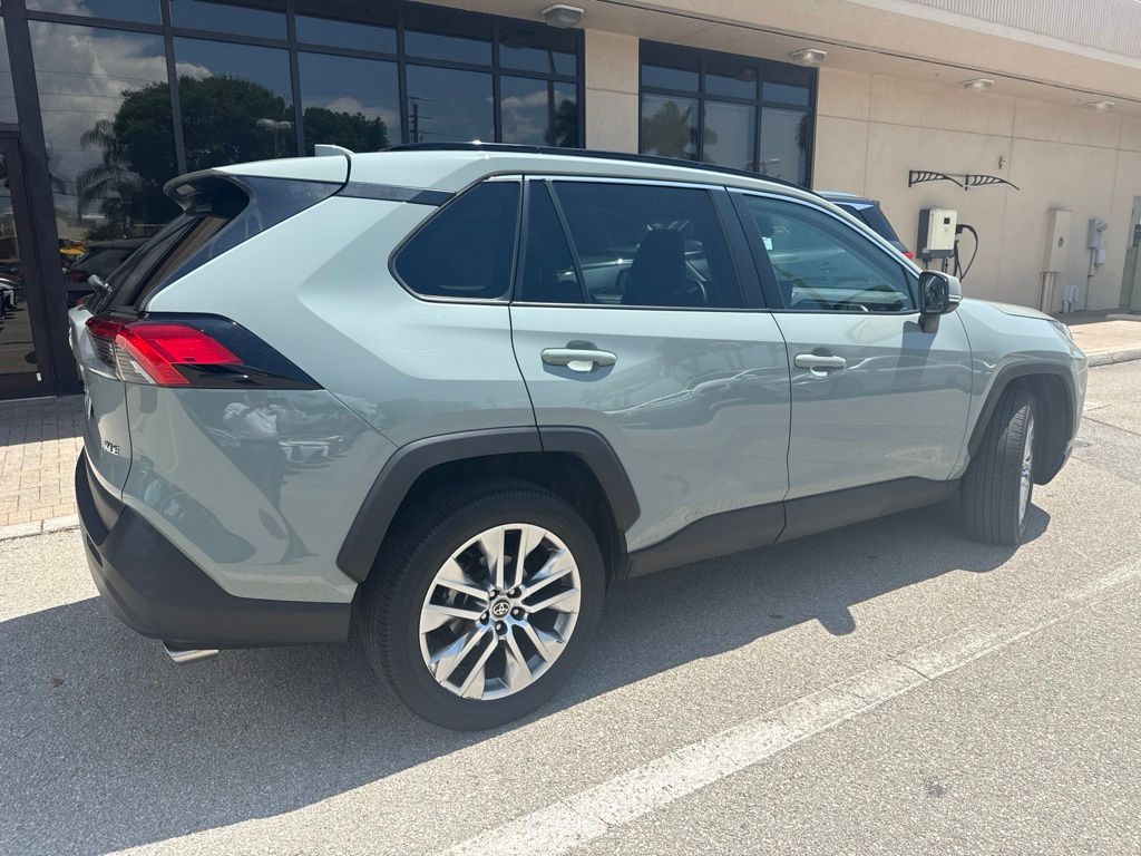 Used 2022 Gray Toyota XLE Premium image 10