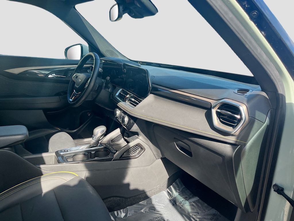 Used 2025 Green Chevrolet ACTIV image 29